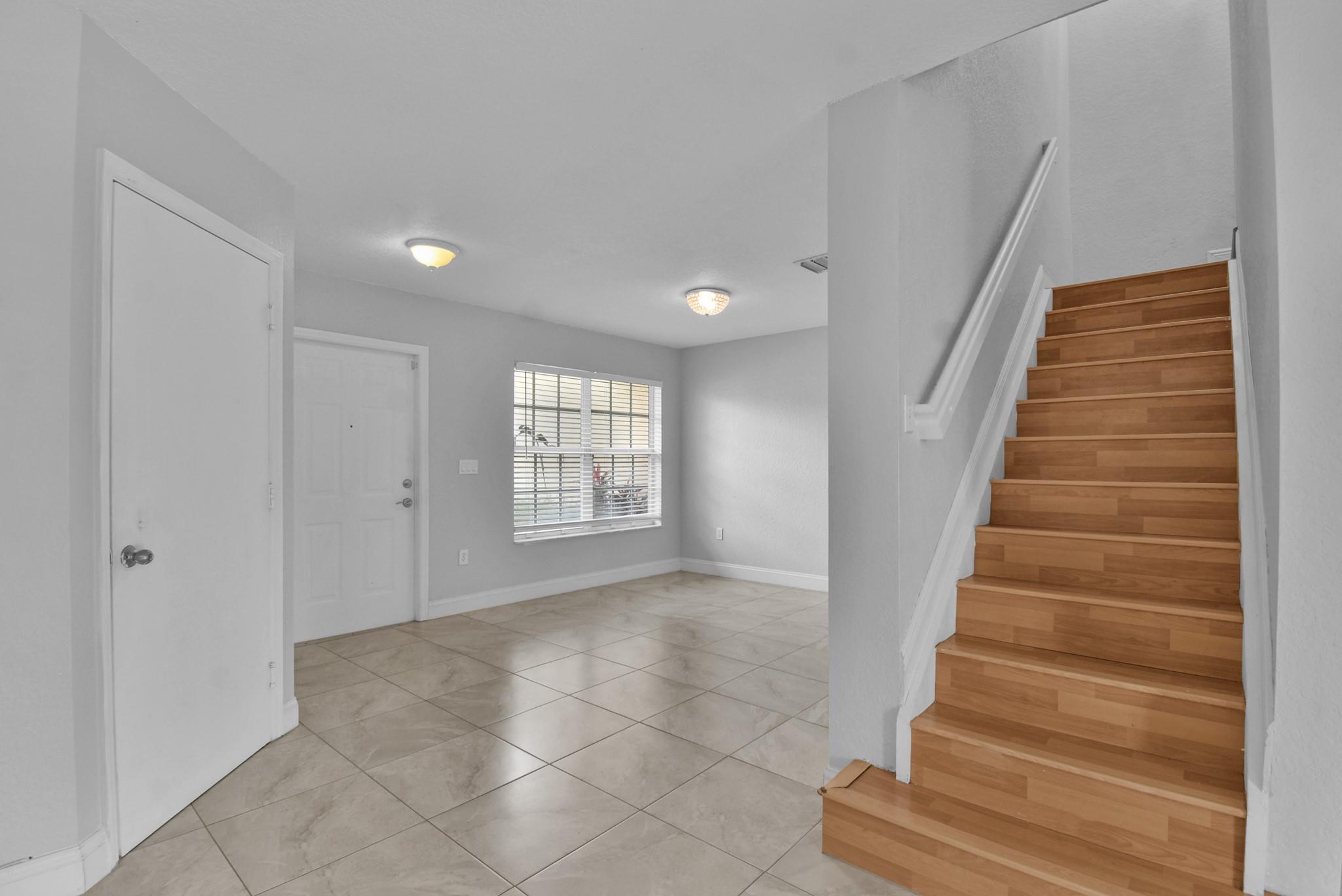 RAINTREE VILLAS - Residential