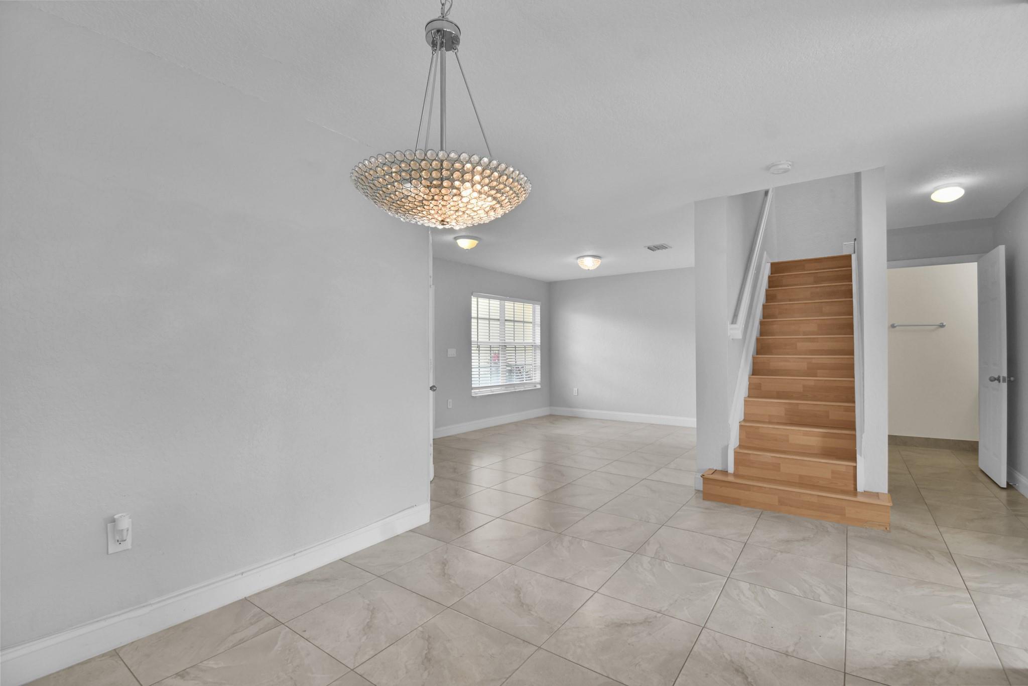 RAINTREE VILLAS - Residential