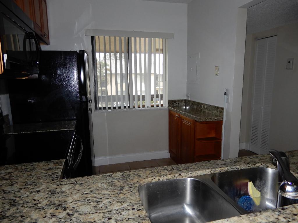 Kensington Walk Condo Association - Residential Lease