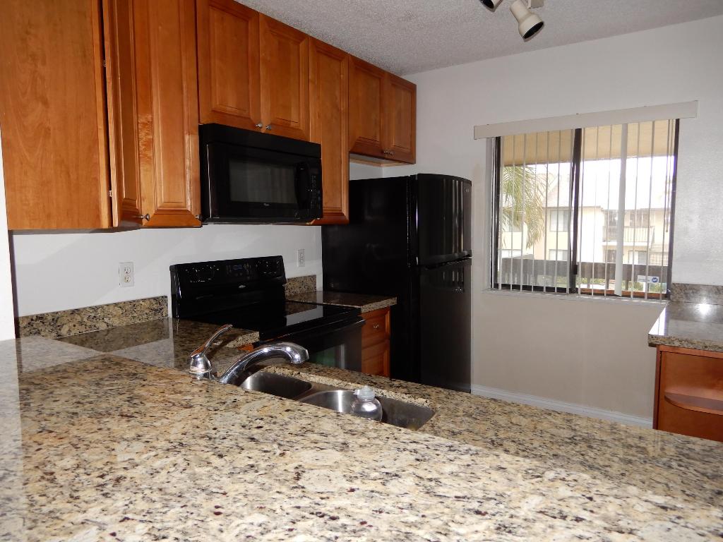 Kensington Walk Condo Association - Residential Lease