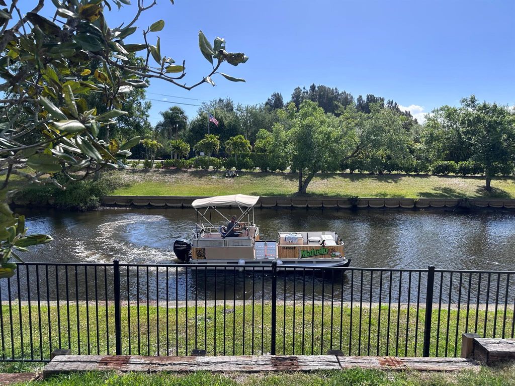 Photo of 195 SE Riverbend Street, Stuart, FL 34997 (MLS # R11076531)