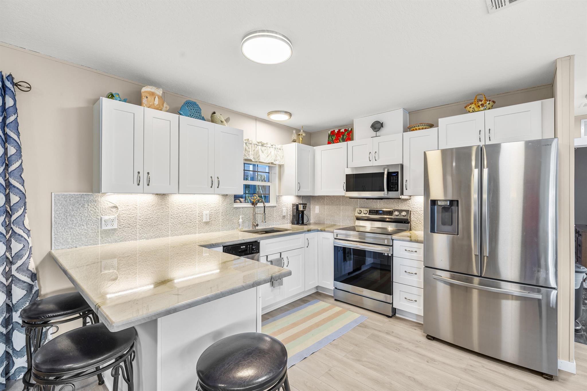 195 SE Riverbend Street, Stuart, FL, 34997/$349,900 2 195 SE Riverbend Street
