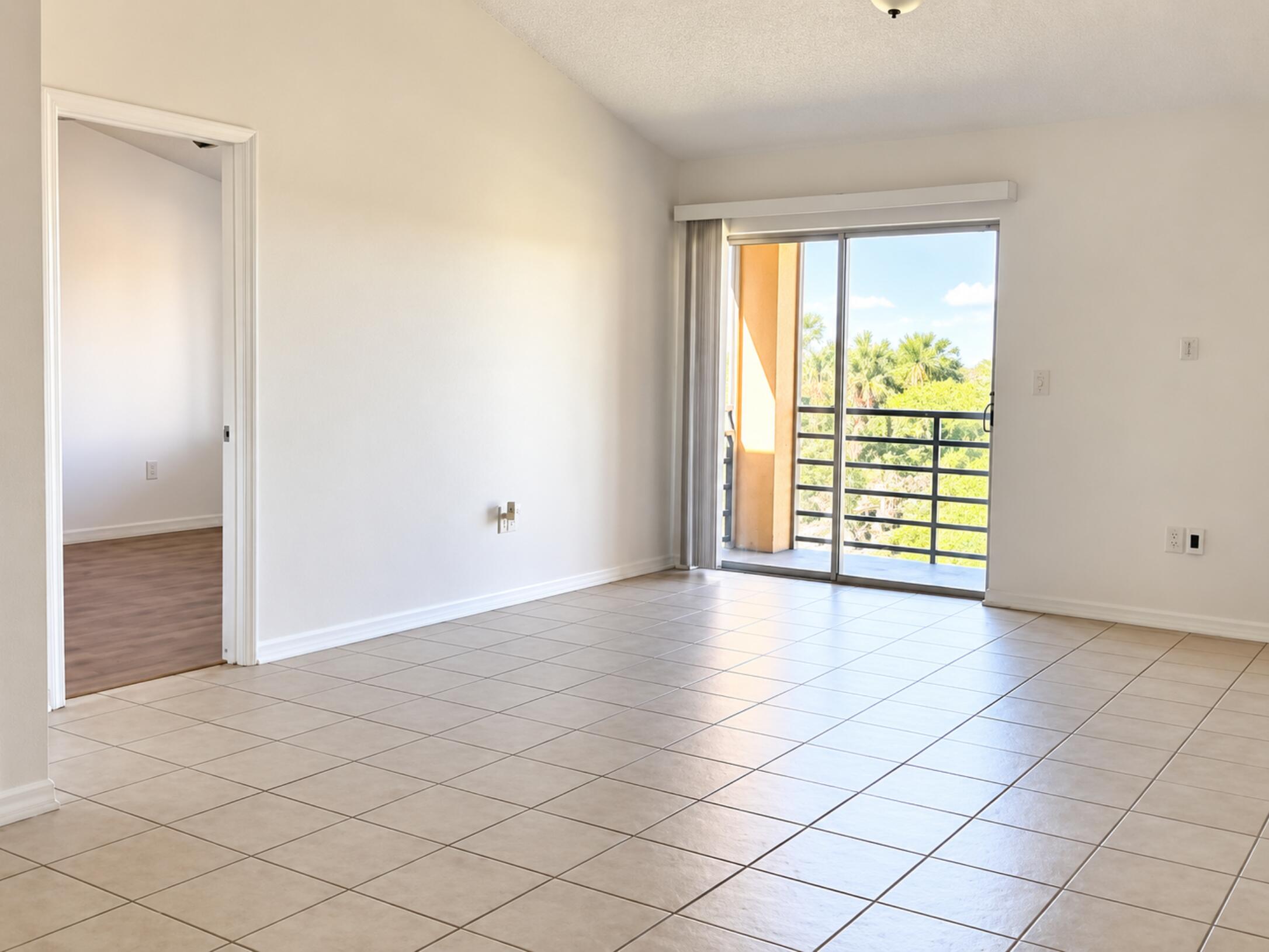 5220 VIA HACIENDA Circle #212