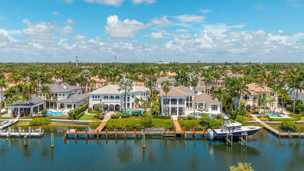 792 Harbour Isles Court