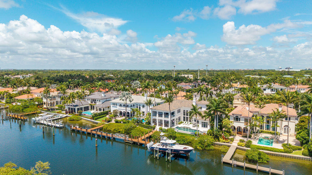 792 Harbour Isles Court