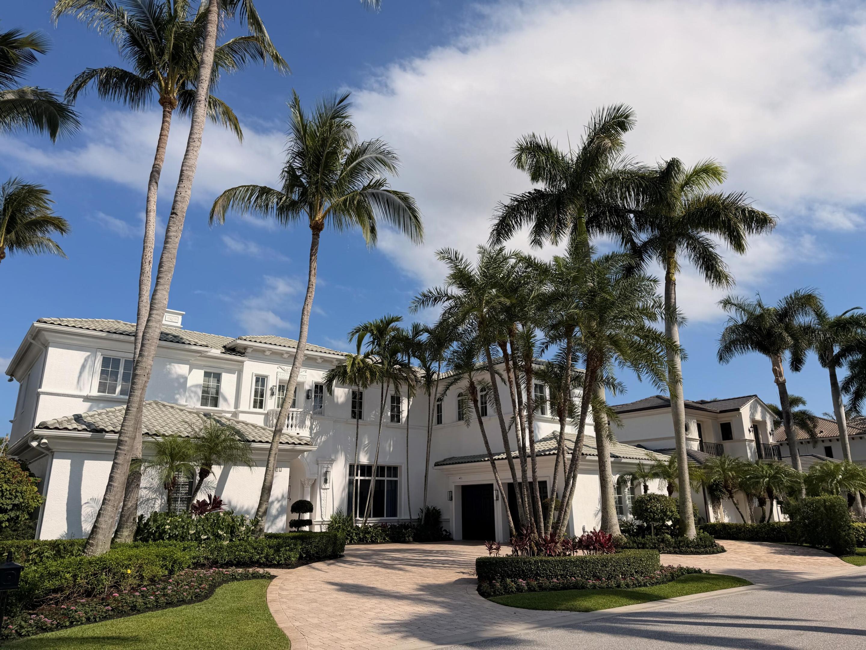 792 Harbour Isles Court