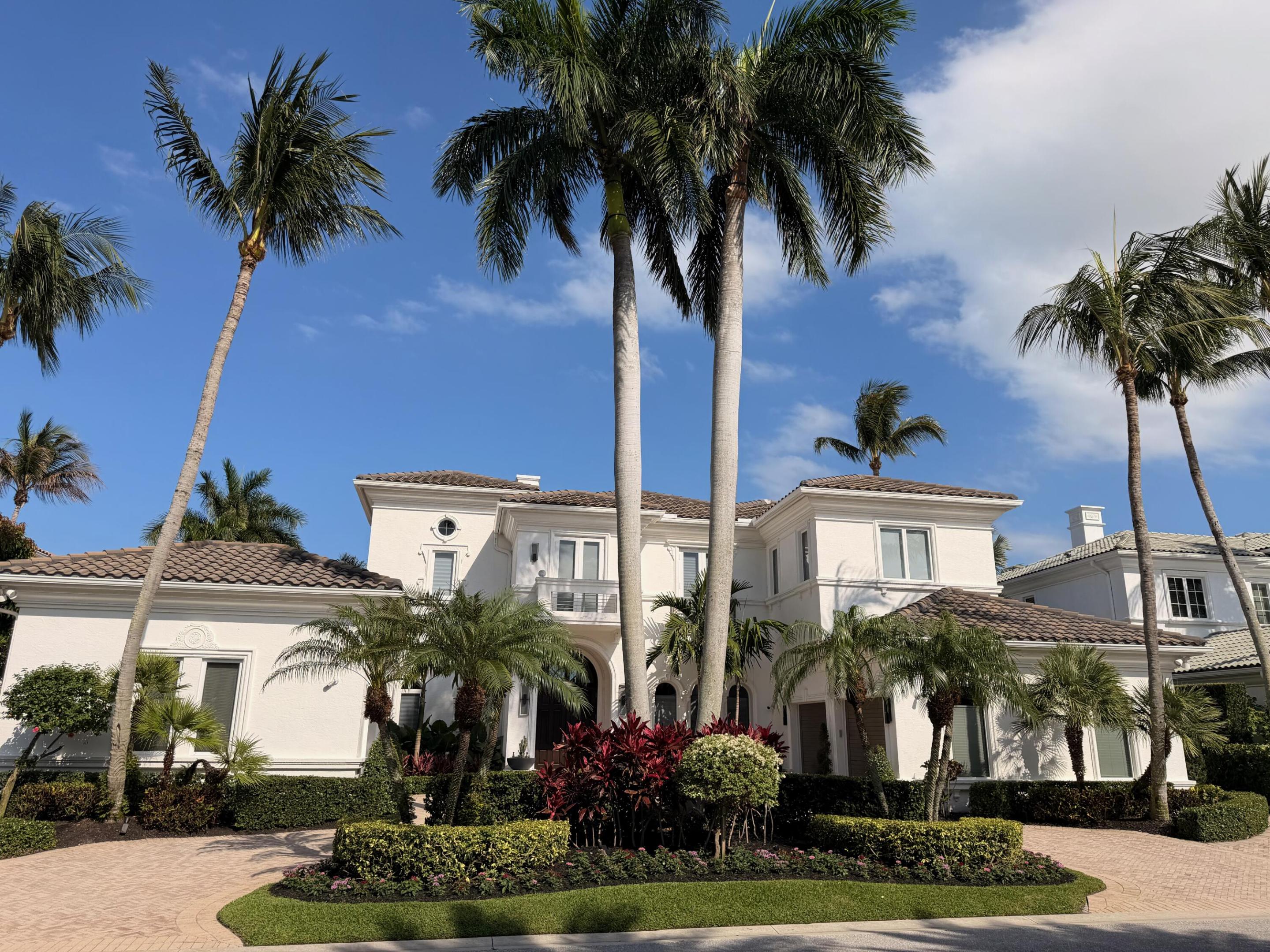 792 Harbour Isles Court