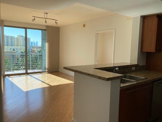 THE COSMOPOLITAN RESIDENC - Residential Lease