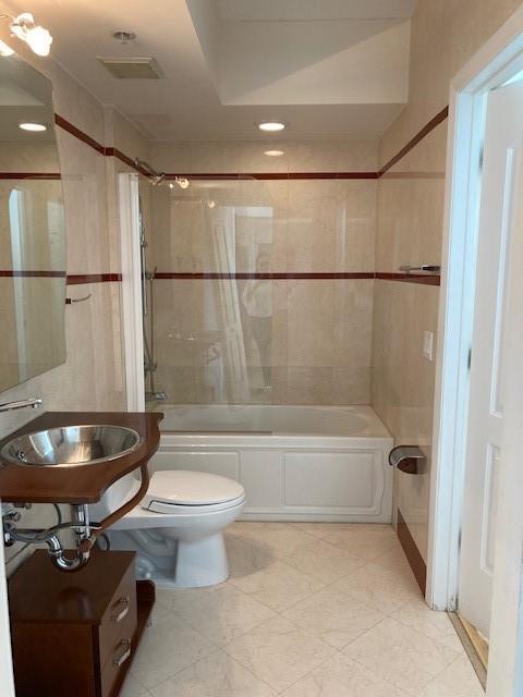 THE COSMOPOLITAN RESIDENC - Residential Lease