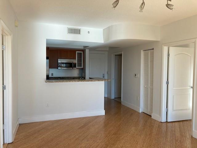 THE COSMOPOLITAN RESIDENC - Residential Lease