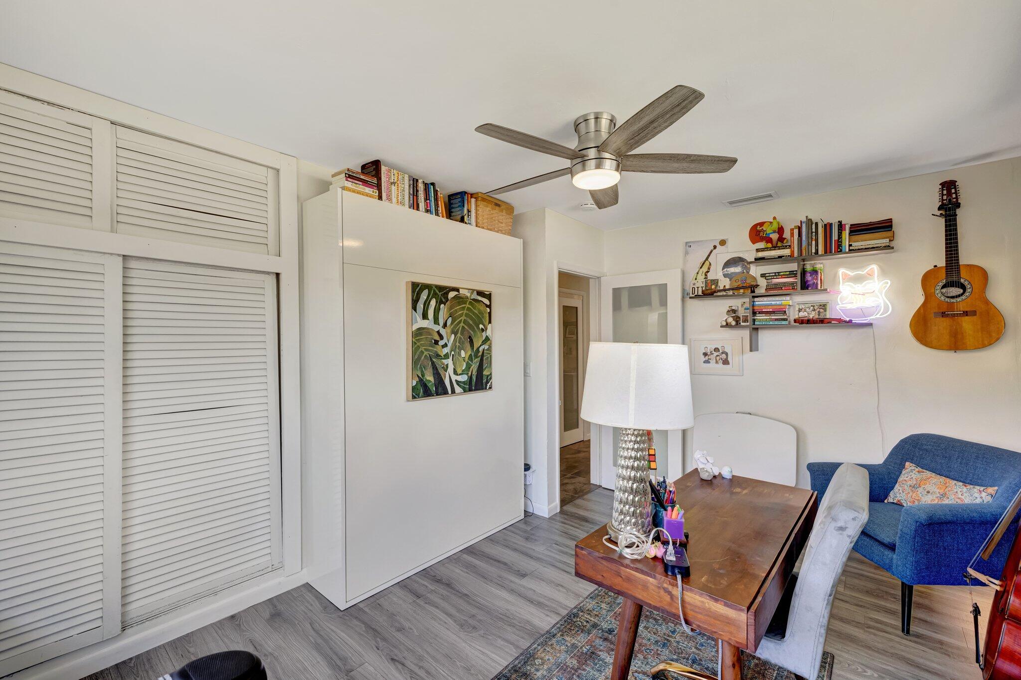 SUNSET MANORS - Residential