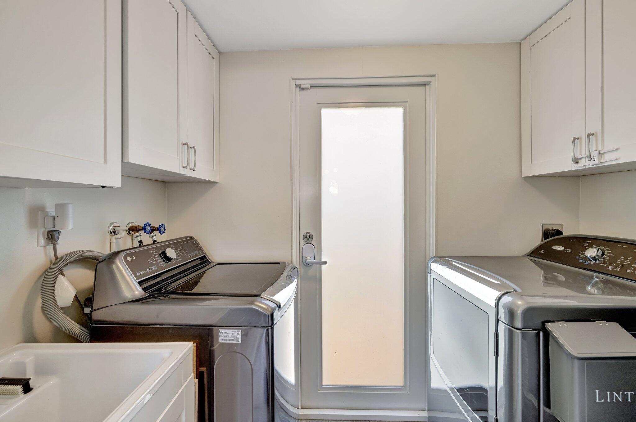 SUNSET MANORS - Residential