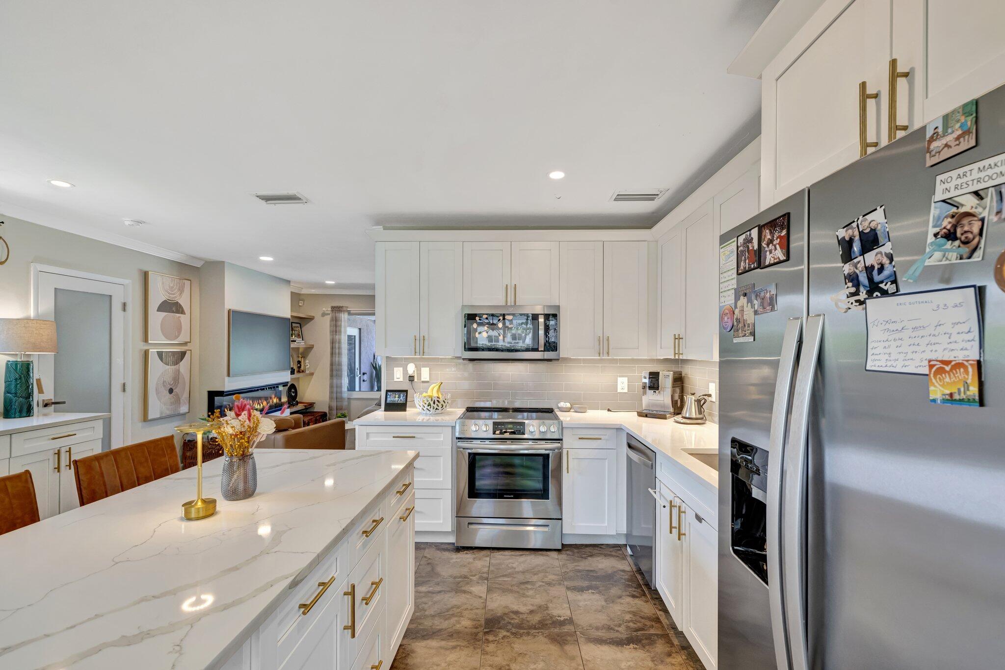 SUNSET MANORS - Residential