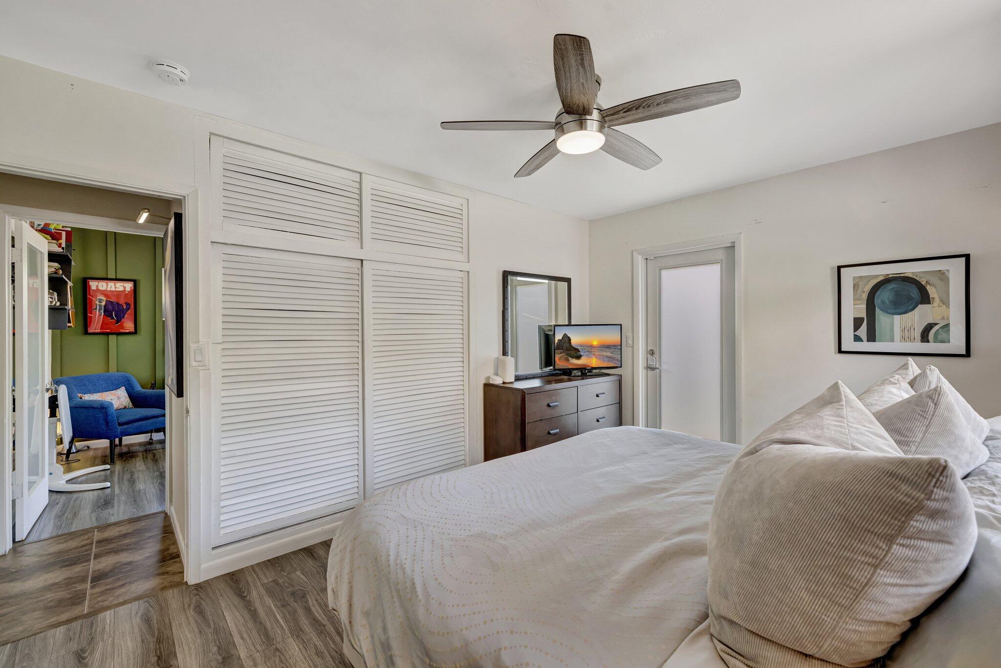 SUNSET MANORS - Residential