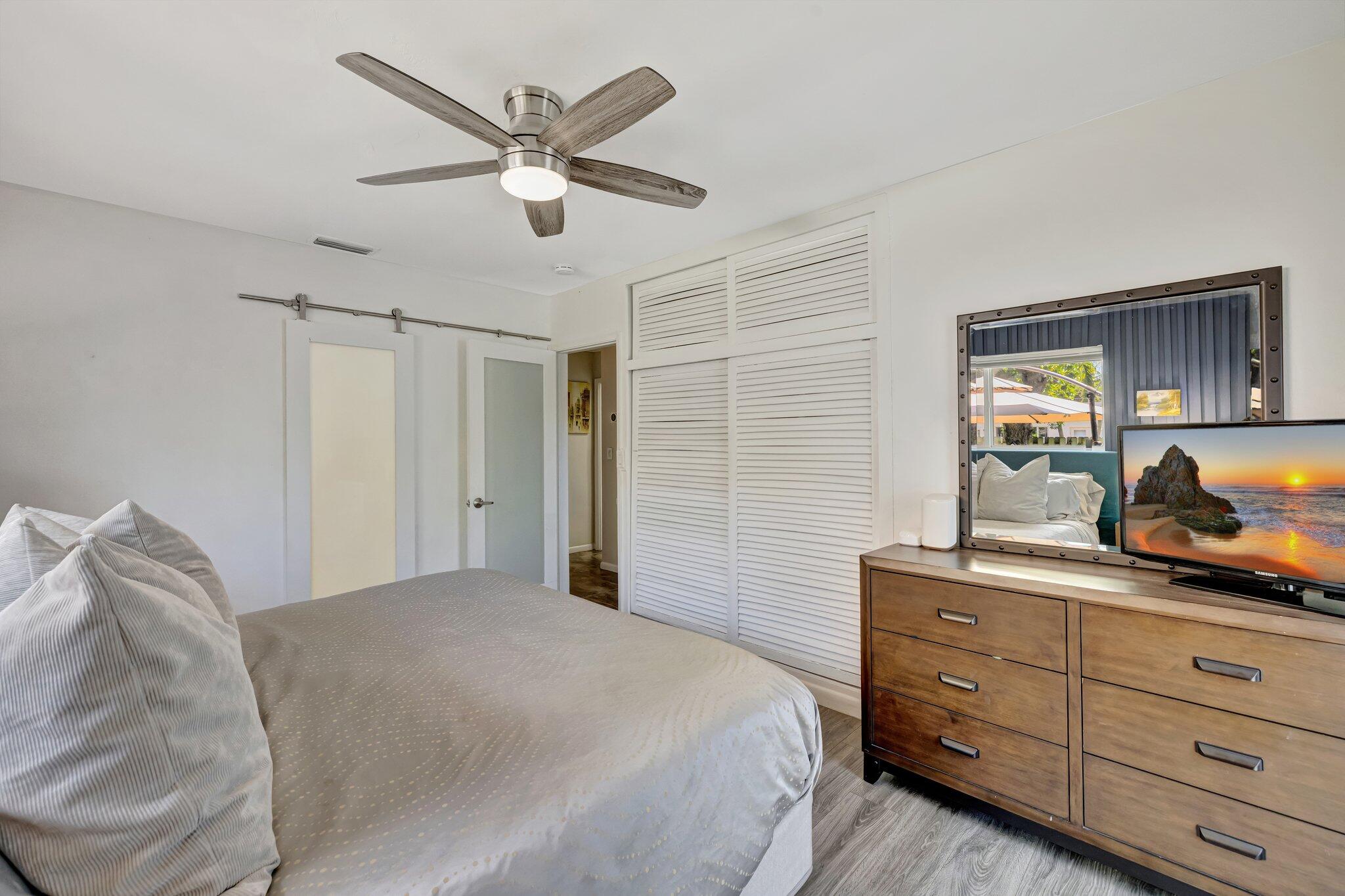 SUNSET MANORS - Residential