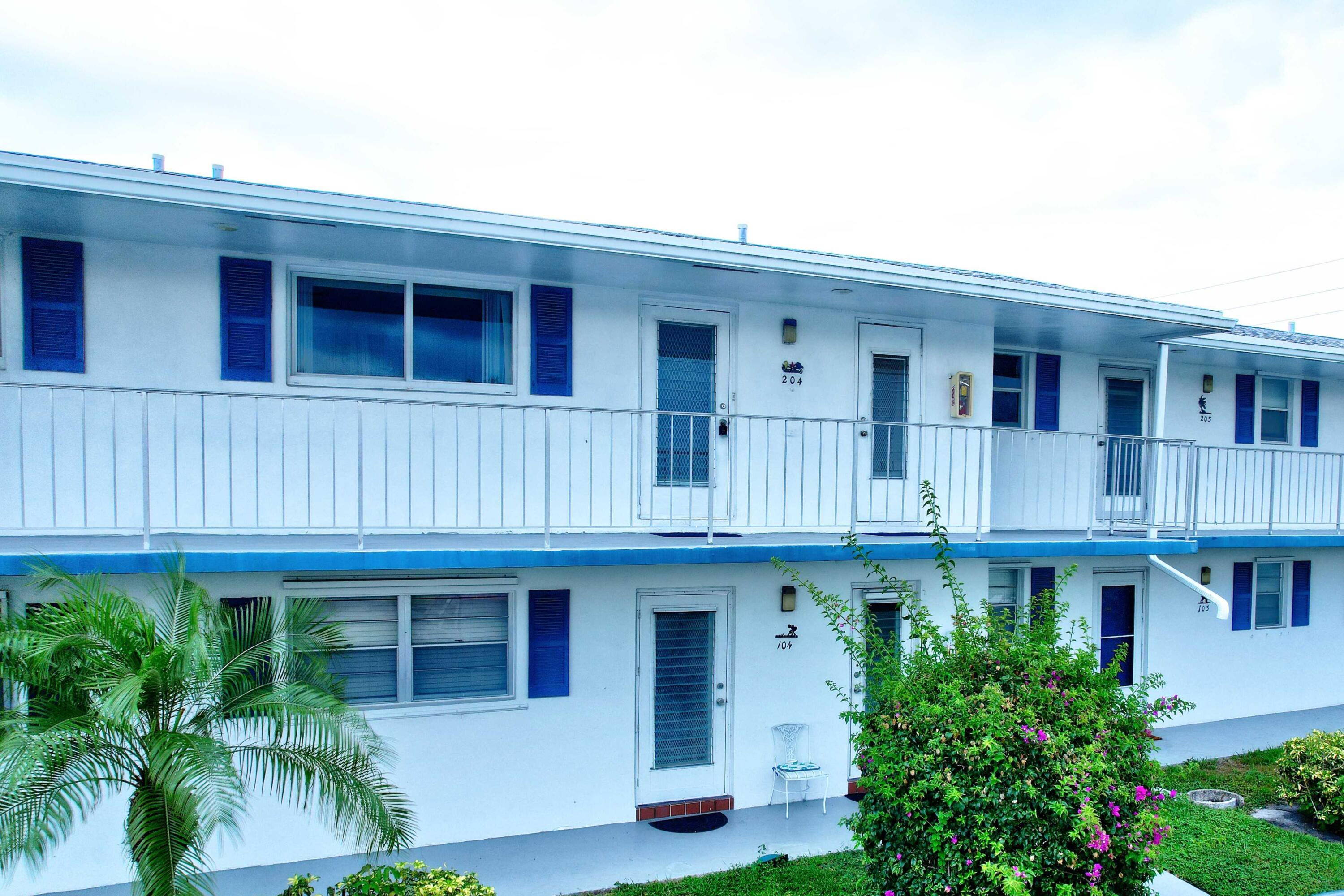 1118 Lake Terrace 204