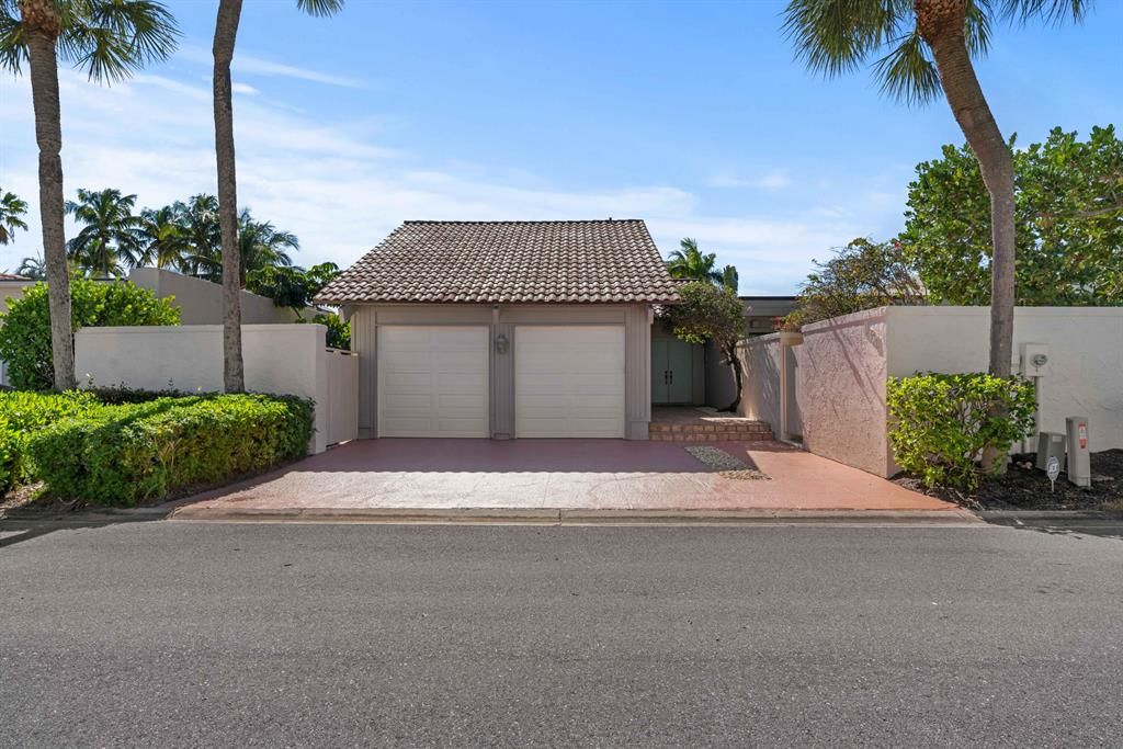 Photo of 131 E Bonefish Circle E, Jupiter, FL 33477 (MLS # R10762047)