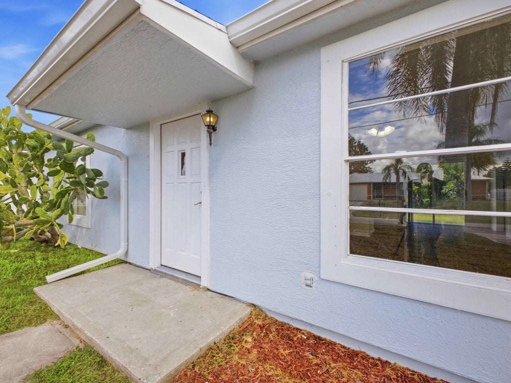 Photo of 711 NW RIVERSIDE Drive, Port Saint Lucie, FL 34983 (MLS # B26079439)