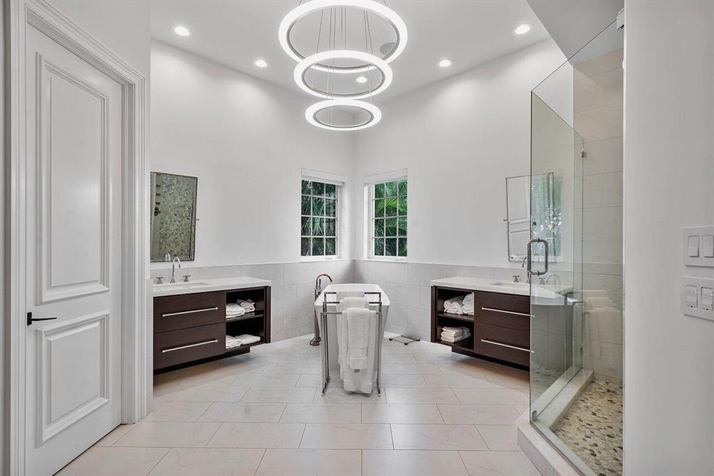 TROPIC ISLE - Residential