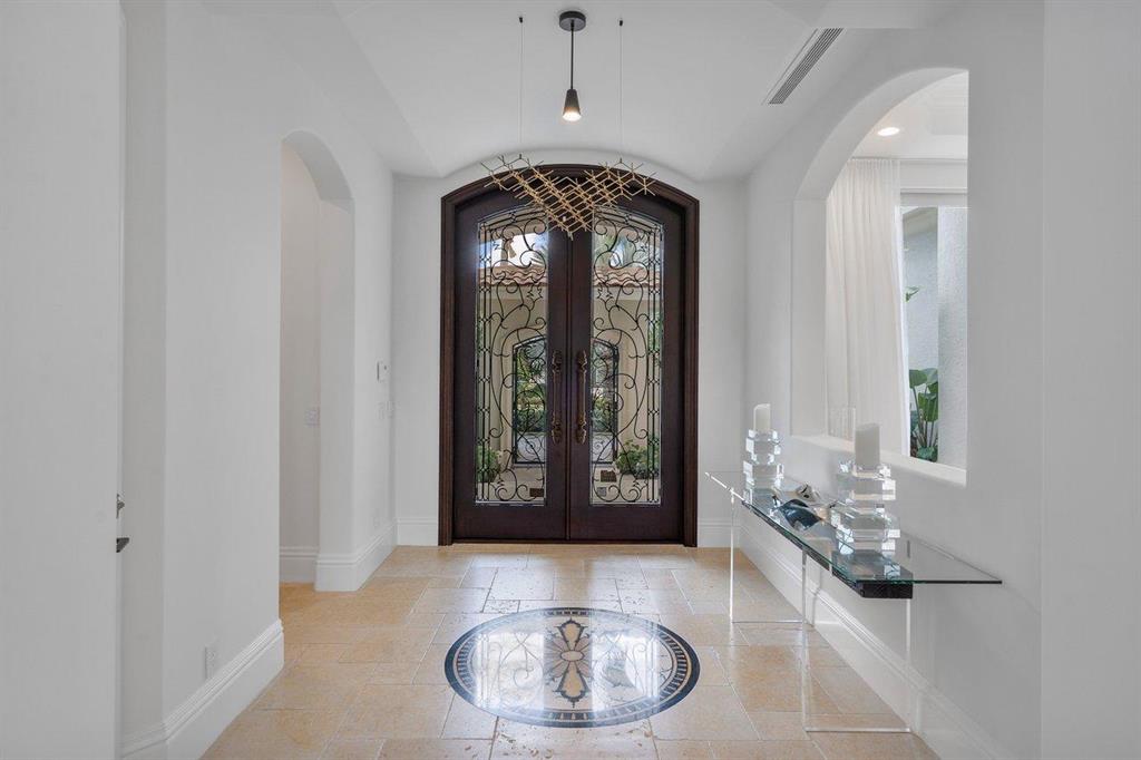 TROPIC ISLE - Residential