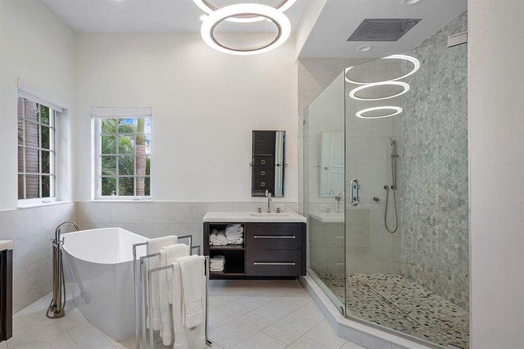 TROPIC ISLE - Residential