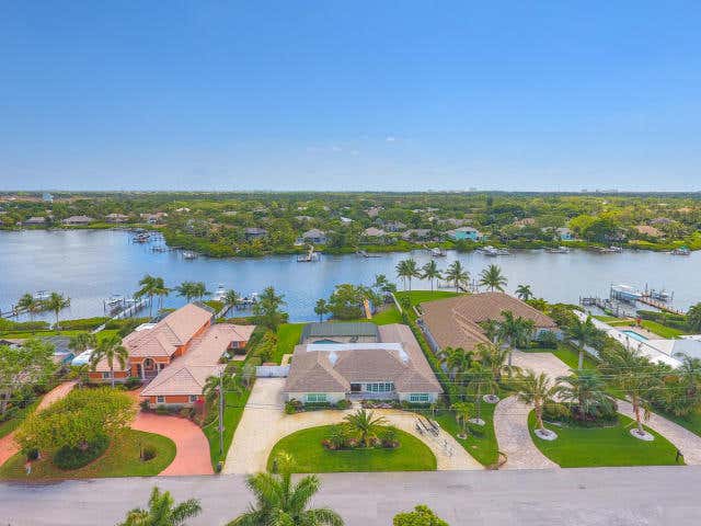 Photo of 35 SE SADDLEBACK Road, Jupiter, FL 33469 (MLS # B26065141)