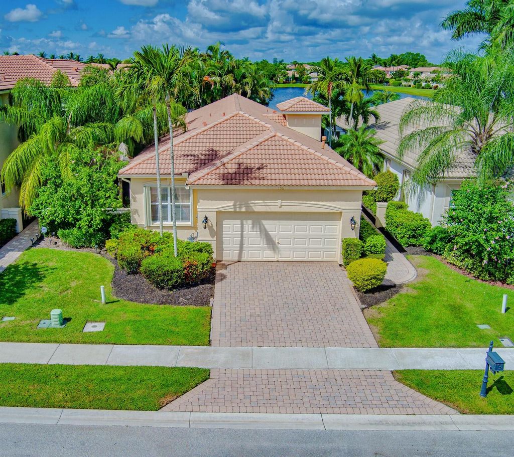 Photo of 158 Isle Verde Way, Palm Beach Gardens, FL 33418 (MLS # R10924924)