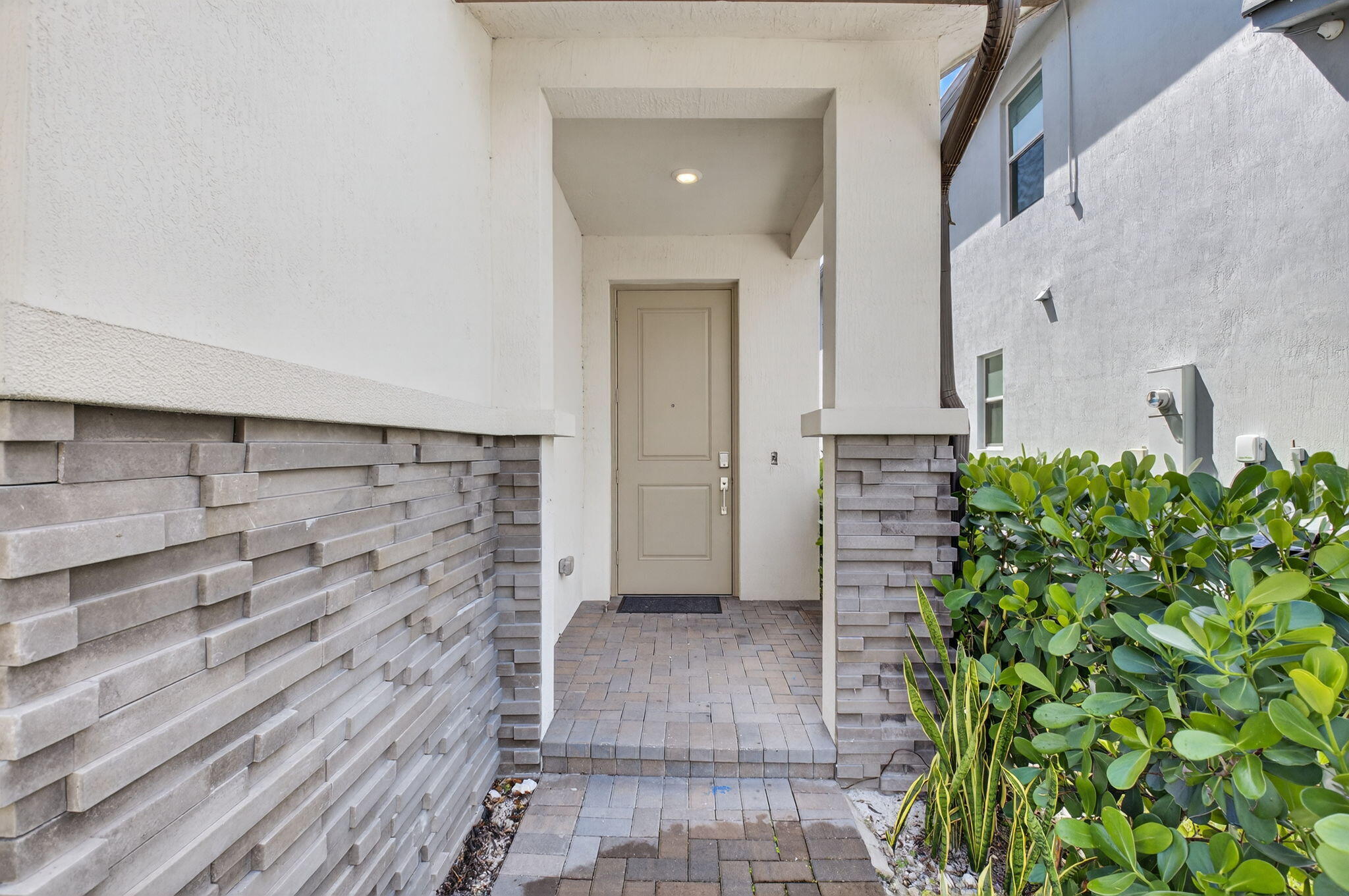 BANYAN COURT - Residential Lease