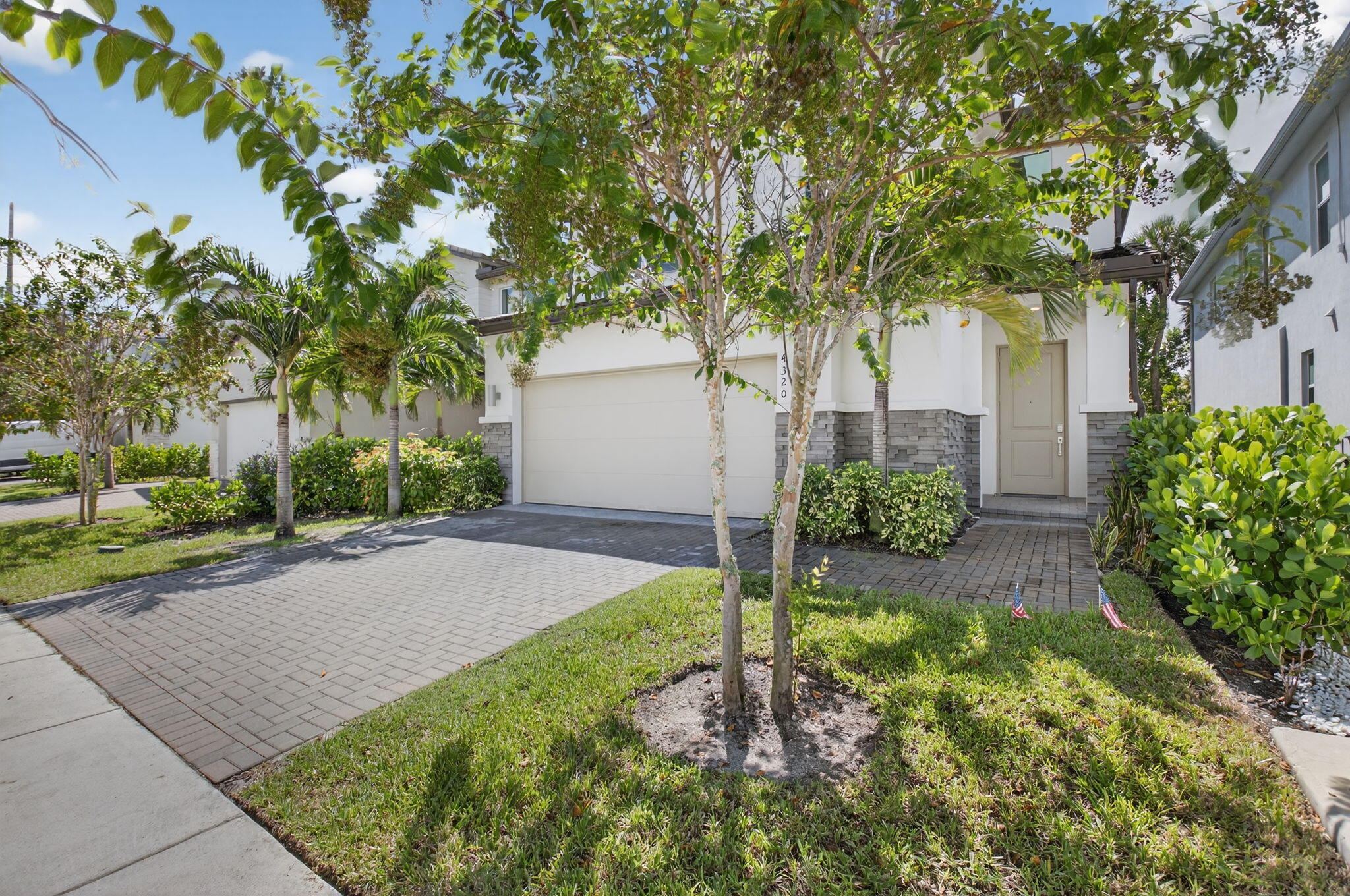 BANYAN COURT - Residential Lease