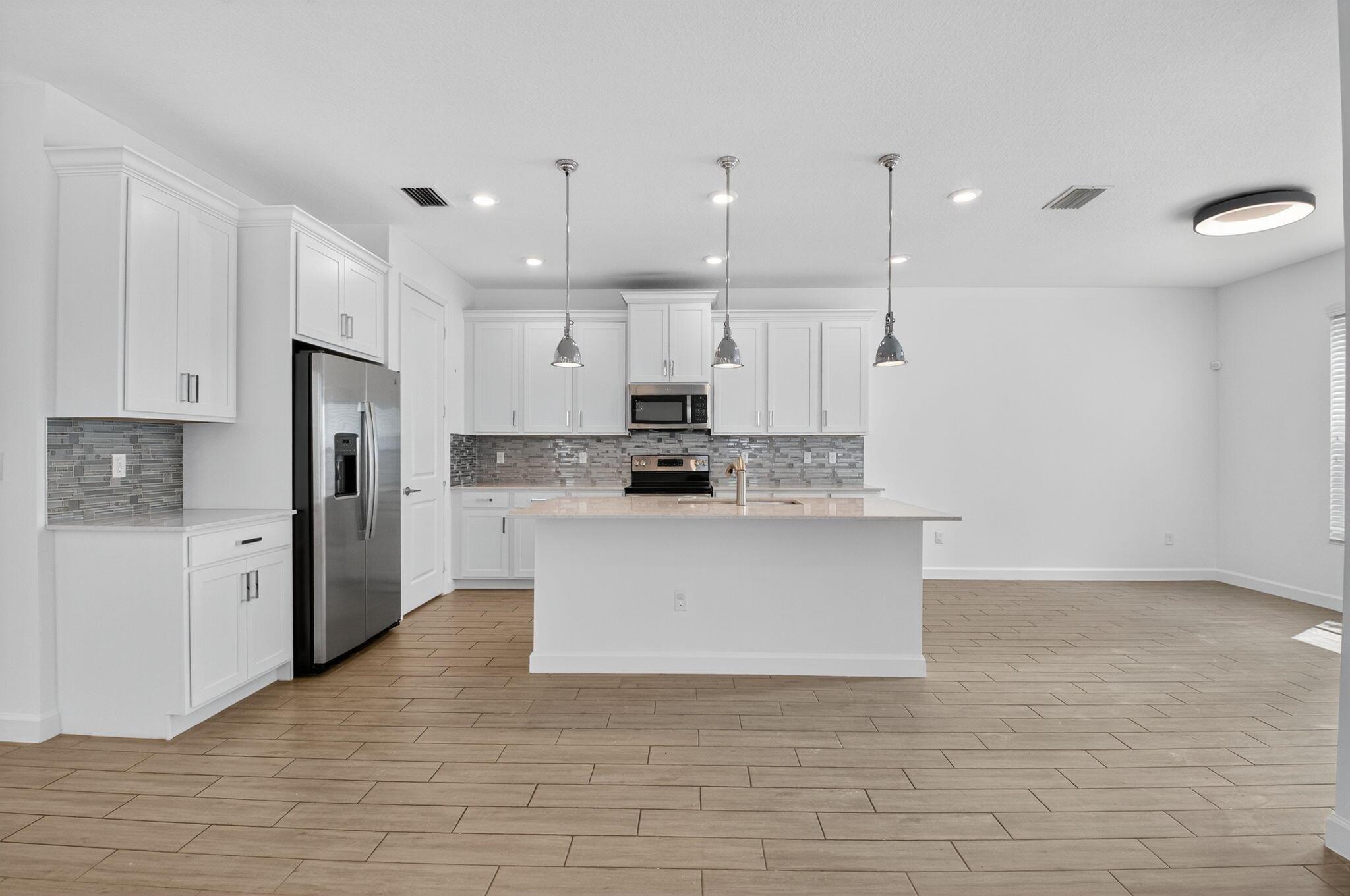 BANYAN COURT - Residential Lease