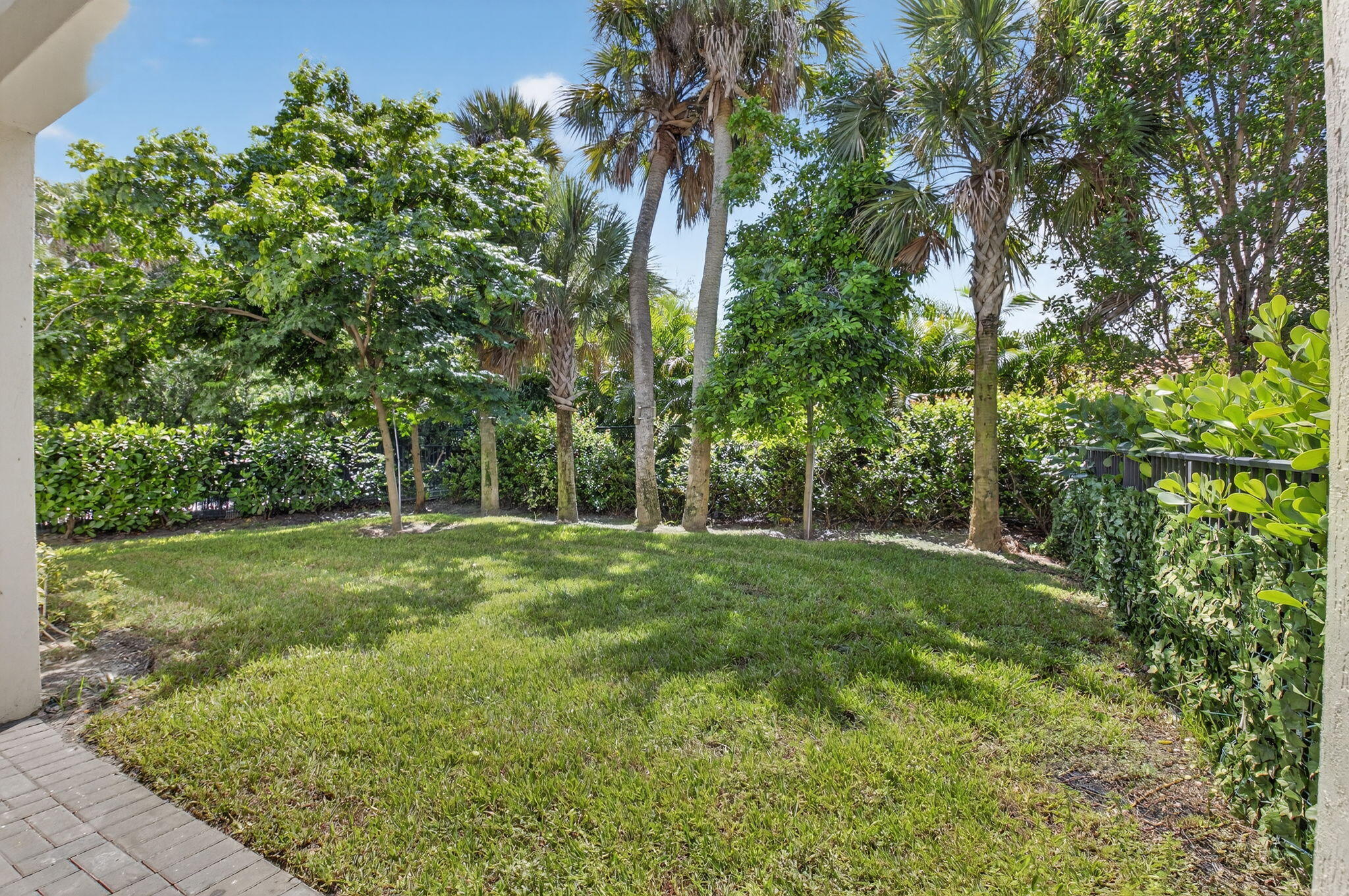 BANYAN COURT - Residential Lease