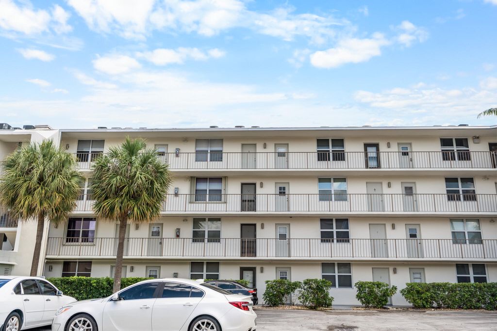 Photo of 4501 NE 21 Avenue #406, Fort Lauderdale, FL 33308 (MLS # B26034524)