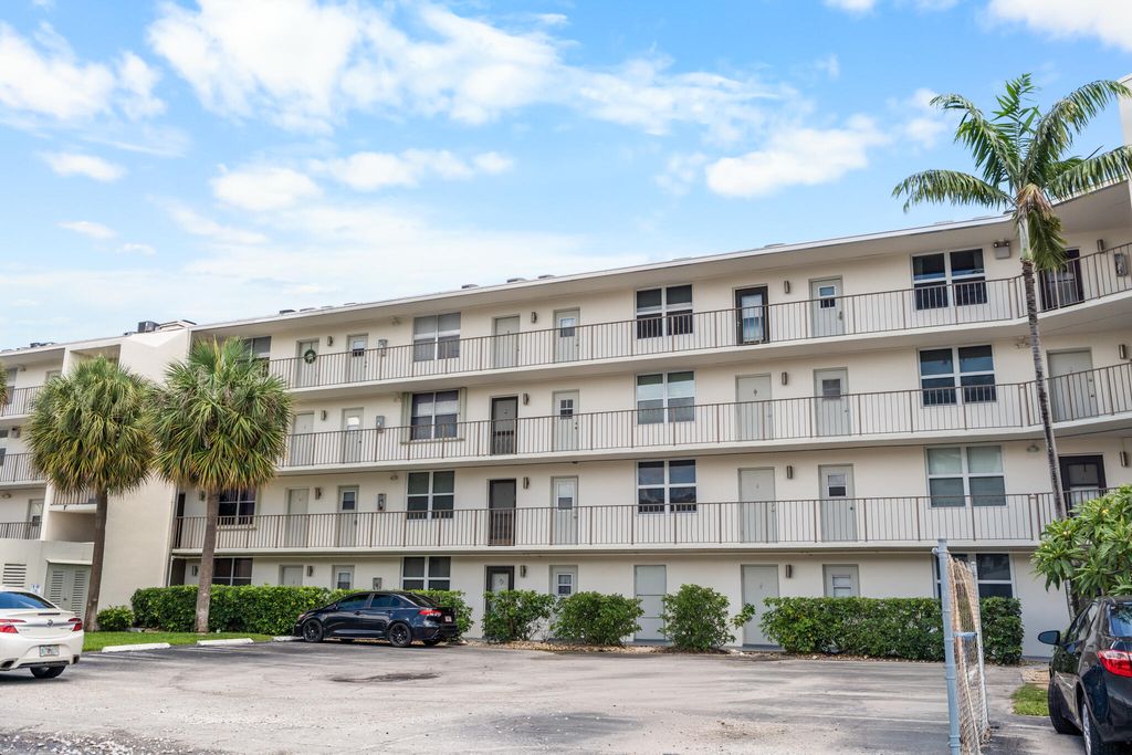 Photo of 4501 NE 21 Avenue #406, Fort Lauderdale, FL 33308 (MLS # B26034524)