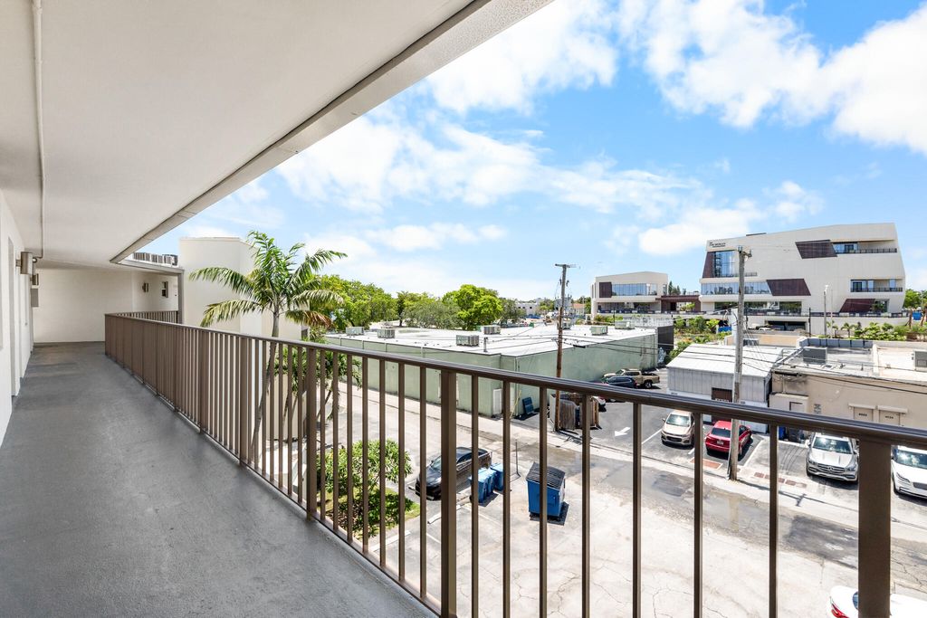 Photo of 4501 NE 21 Avenue #406, Fort Lauderdale, FL 33308 (MLS # B26034524)