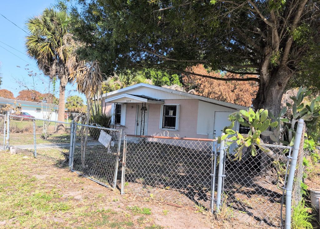 Photo of 1606 Avenue H, Fort Pierce, FL 34950 (MLS # B26011082)
