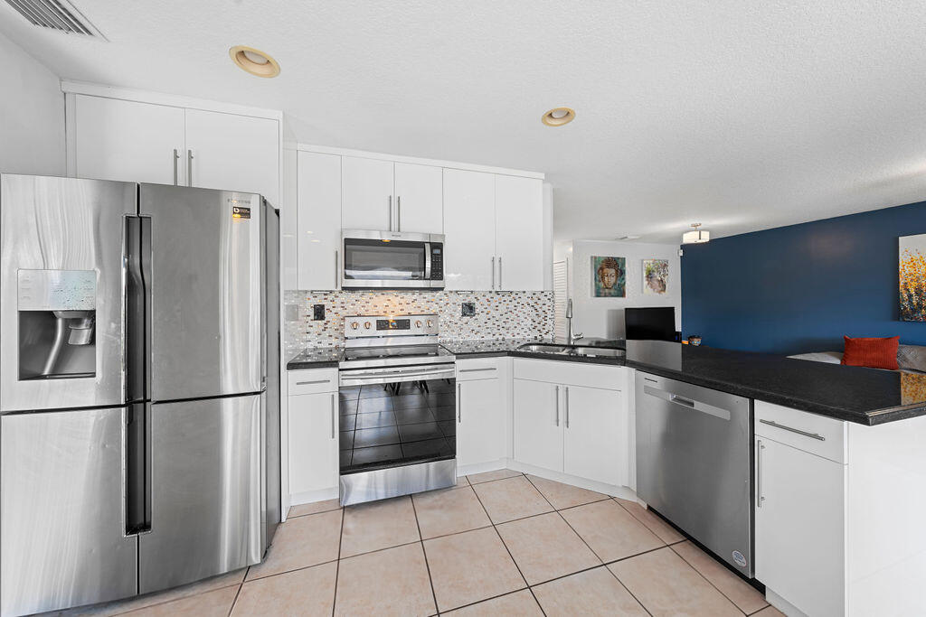 DORAL MEADOWS 1ST ADDN - Residential