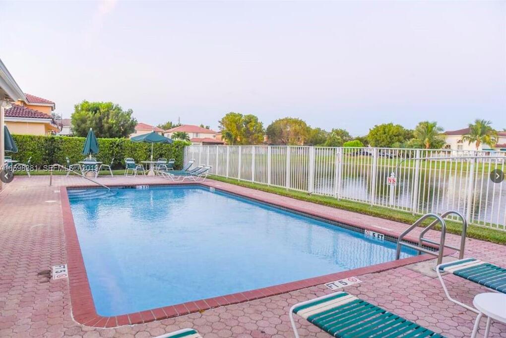 DORAL MEADOWS 1ST ADDN - Residential