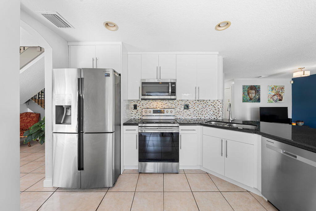 DORAL MEADOWS 1ST ADDN - Residential