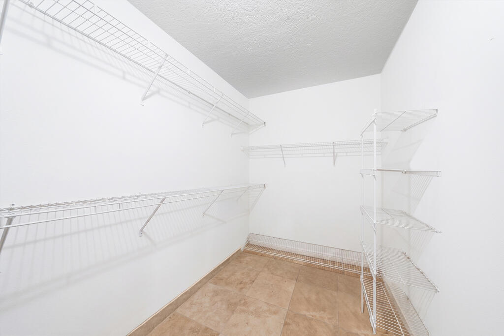 DORAL MEADOWS 1ST ADDN - Residential