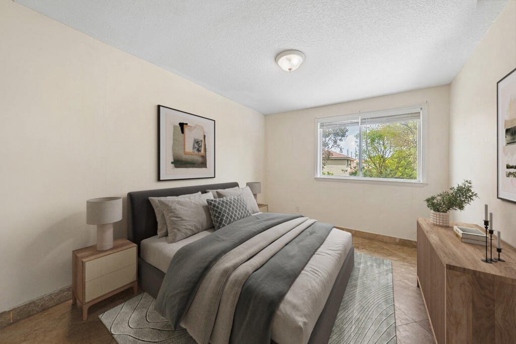 DORAL MEADOWS 1ST ADDN - Residential