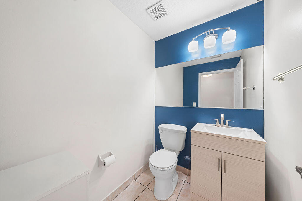 DORAL MEADOWS 1ST ADDN - Residential