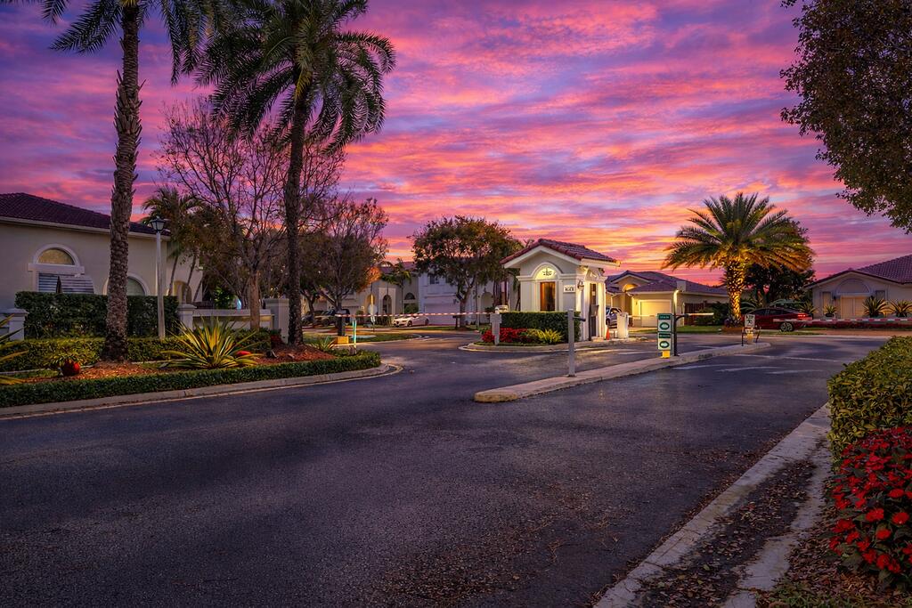 DORAL MEADOWS 1ST ADDN - Residential