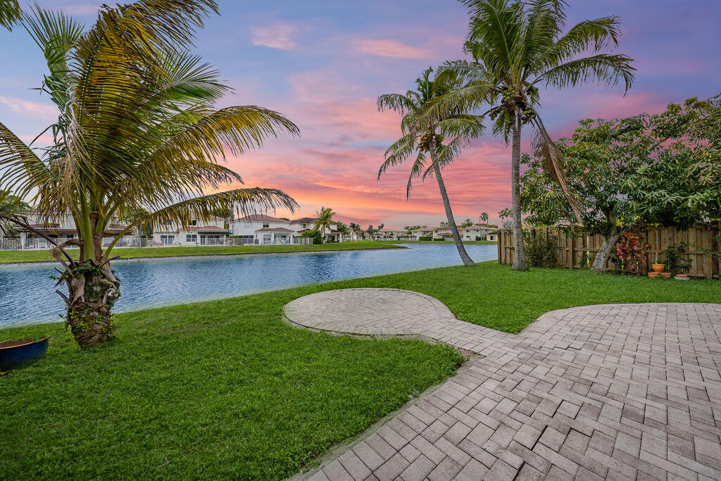 DORAL MEADOWS 1ST ADDN - Residential