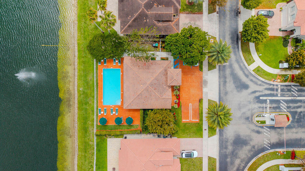 DORAL MEADOWS 1ST ADDN - Residential