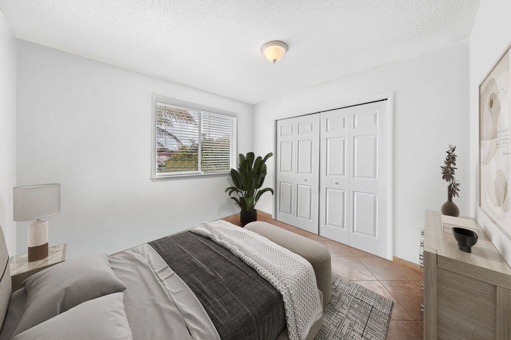 DORAL MEADOWS 1ST ADDN - Residential