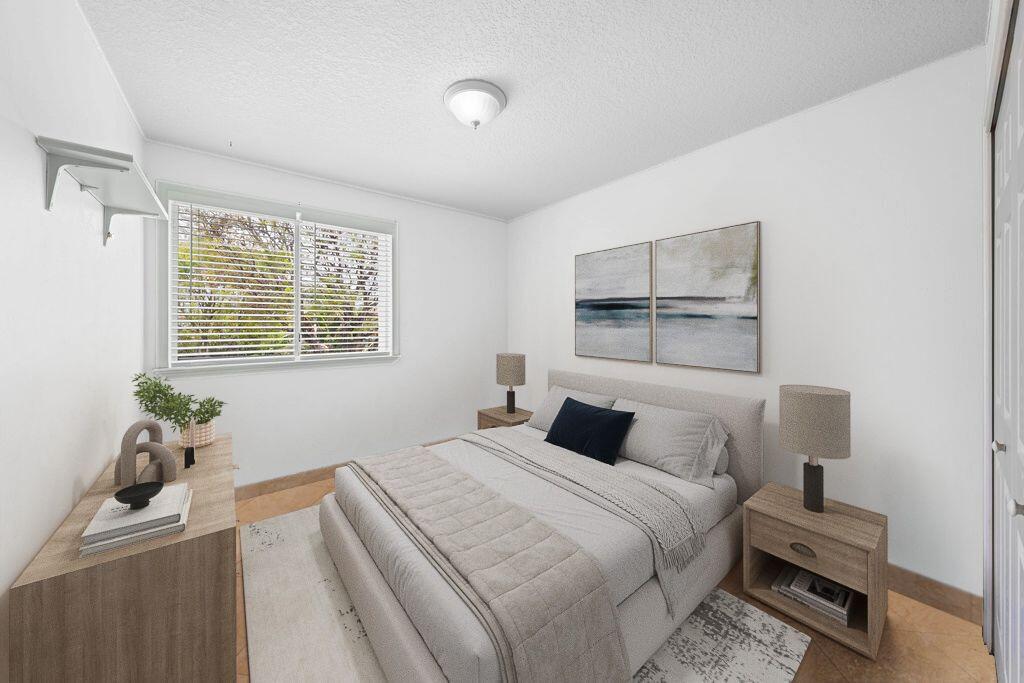 DORAL MEADOWS 1ST ADDN - Residential