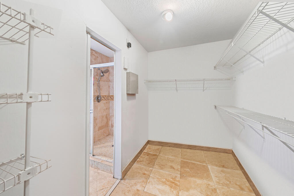 DORAL MEADOWS 1ST ADDN - Residential