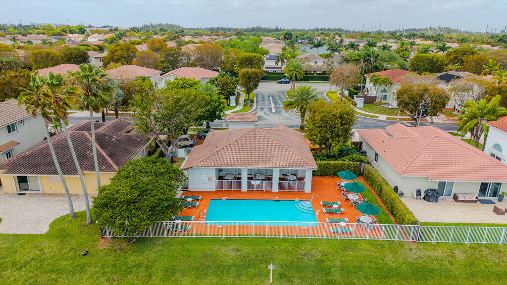 DORAL MEADOWS 1ST ADDN - Residential