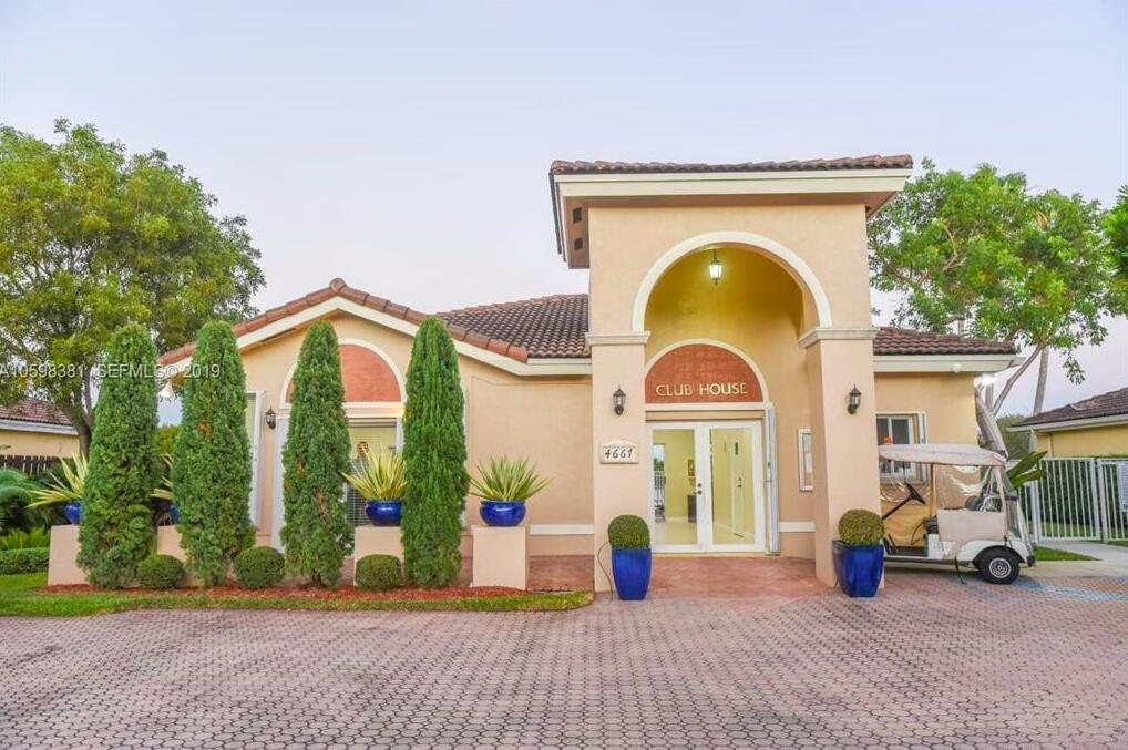 DORAL MEADOWS 1ST ADDN - Residential