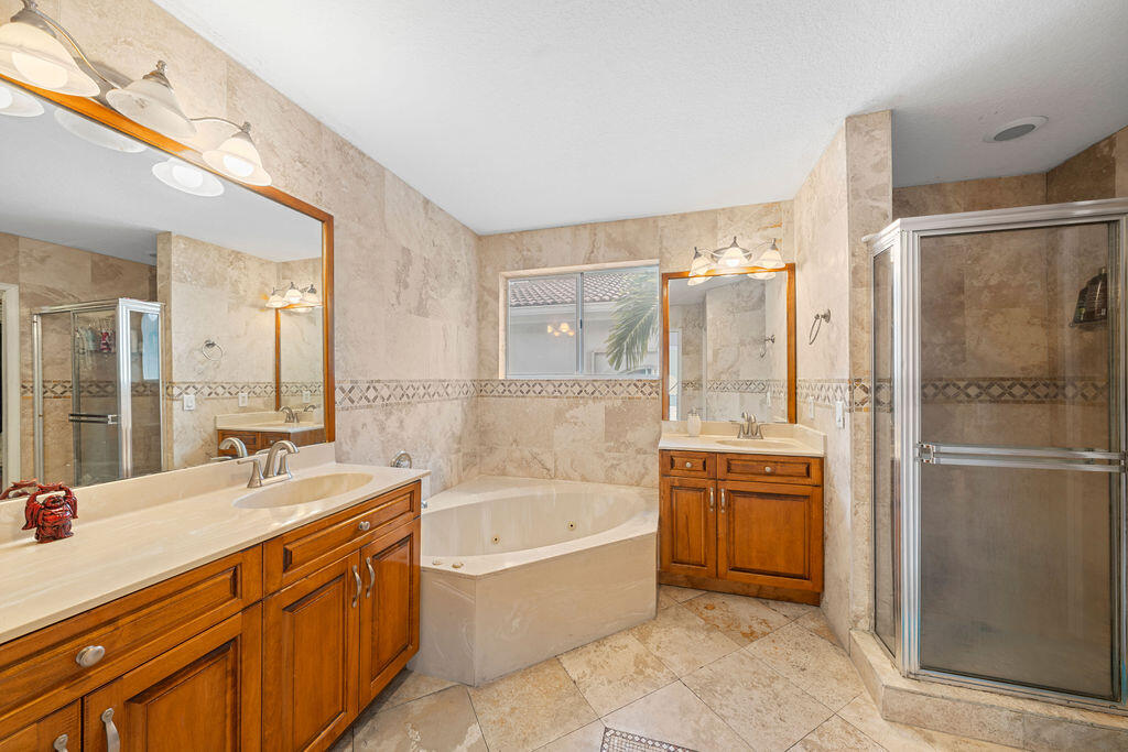 DORAL MEADOWS 1ST ADDN - Residential